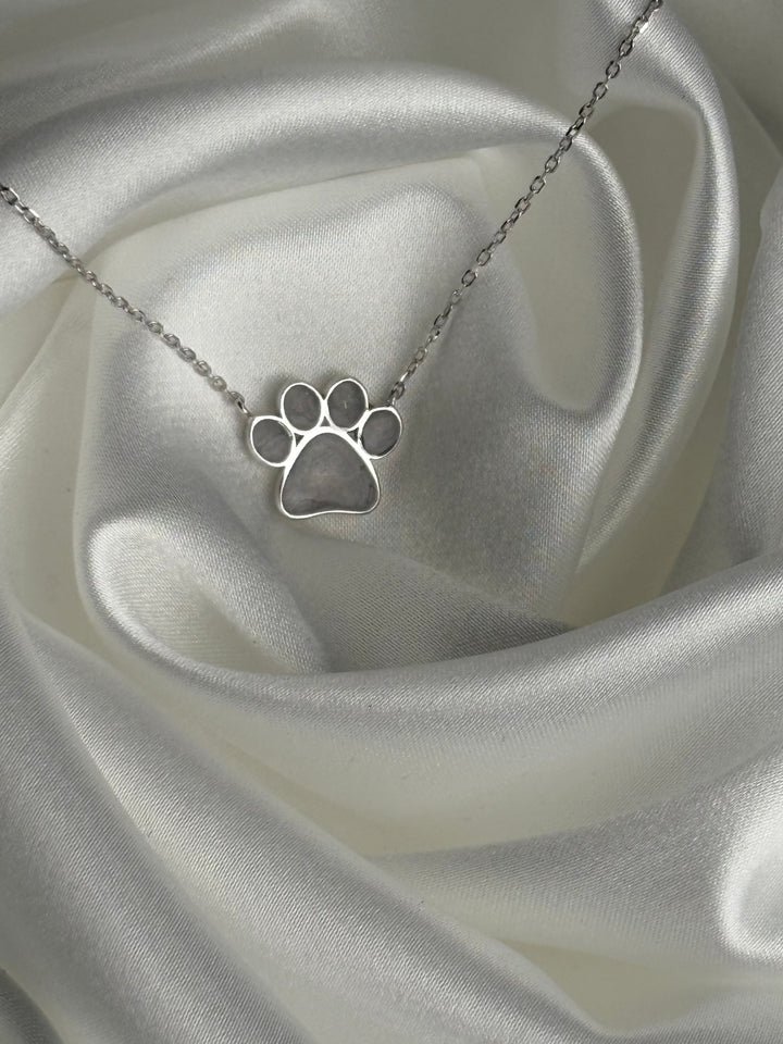 Custom memorial jewelry with ashes inclusion