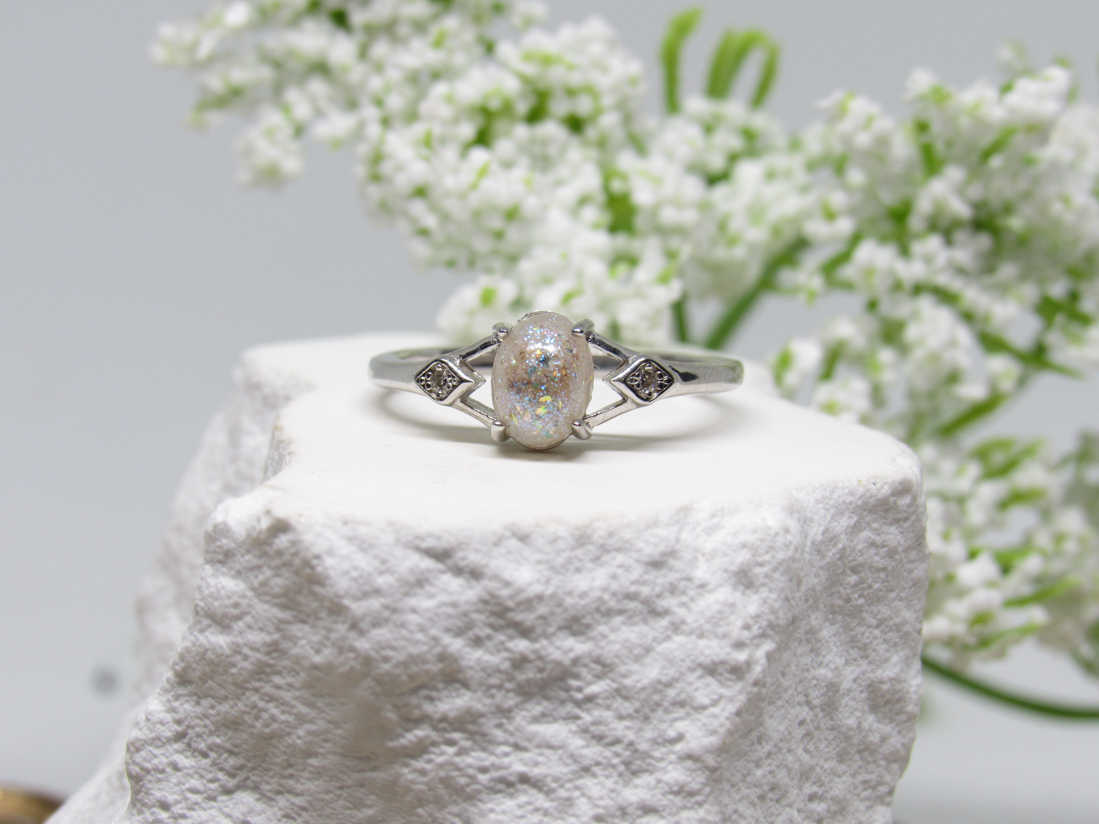 Simply Oval Ring - Minimalist Keepsake Ring for Ashes or Breastmilk