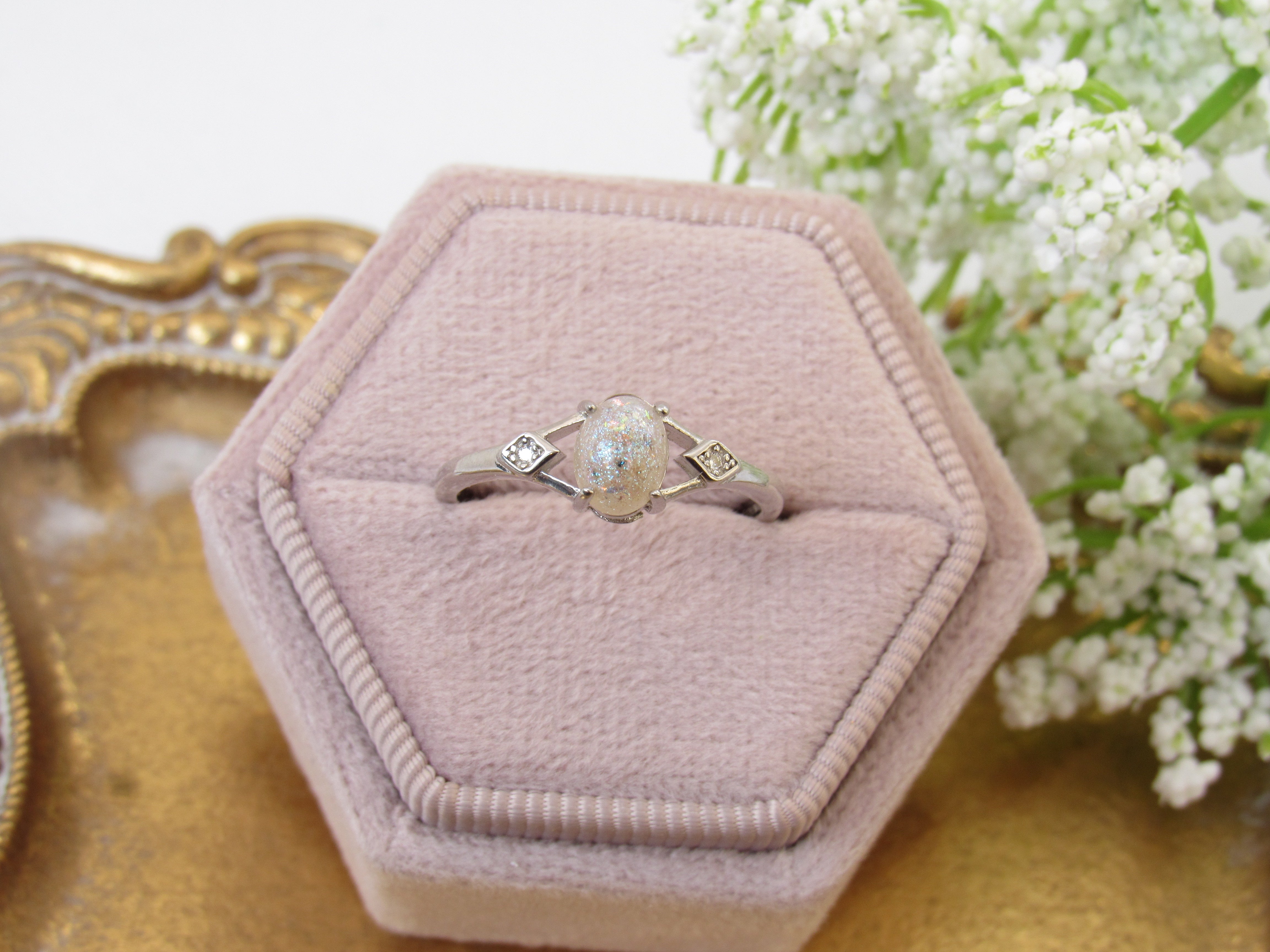 Simply Oval Ring - Minimalist Keepsake Ring for Ashes or Breastmilk