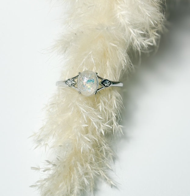 Simply Oval Ring - Minimalist Keepsake Ring for Ashes or Breastmilk