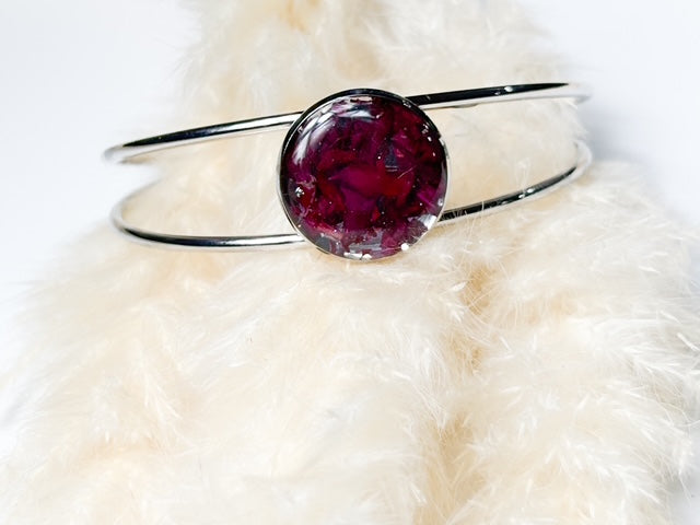 Custom memorial jewelry with ashes inclusion