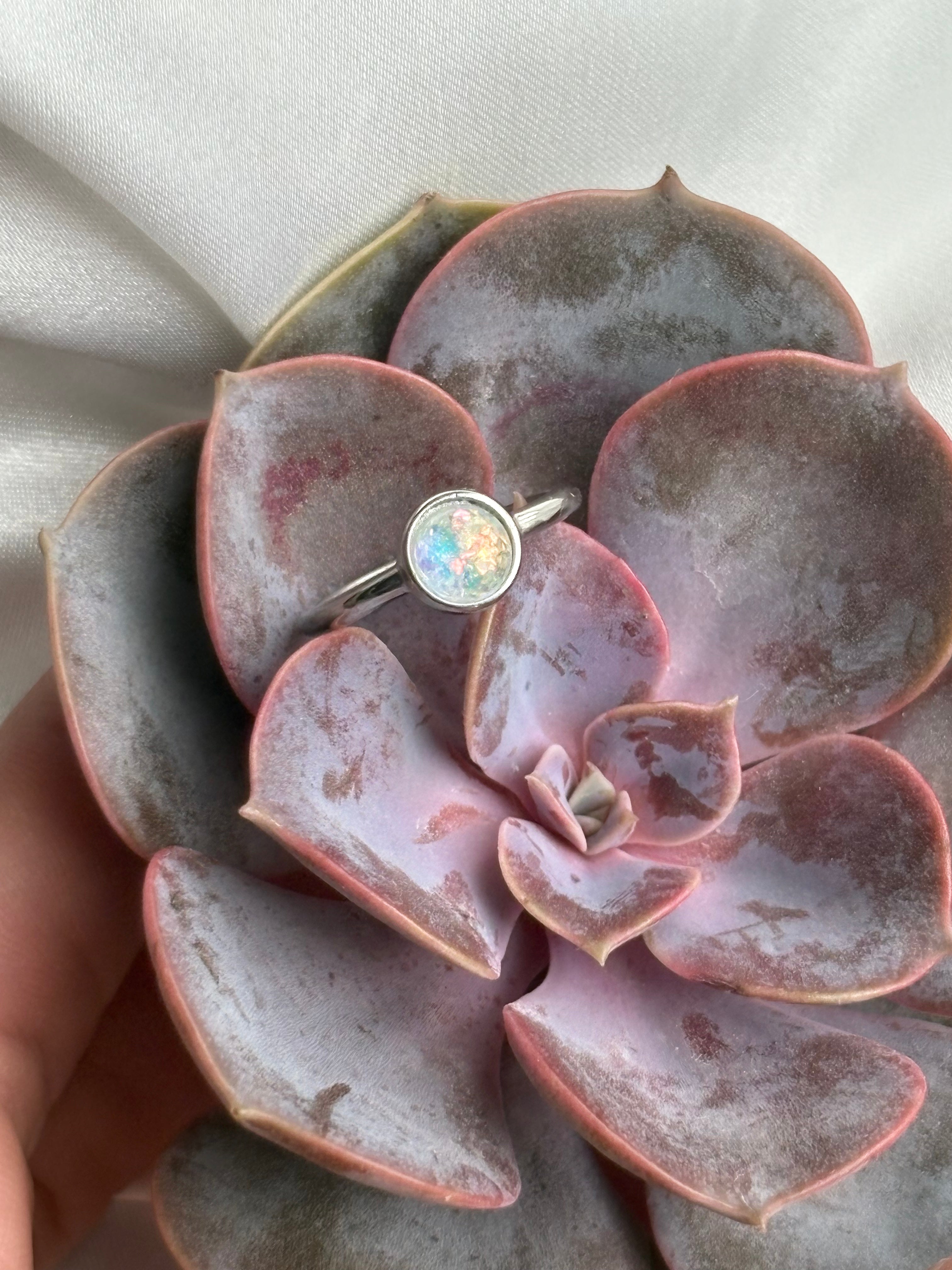 Vincent Ring - Memorial Ring for Ashes, Breastmilk, Cremation, Hair