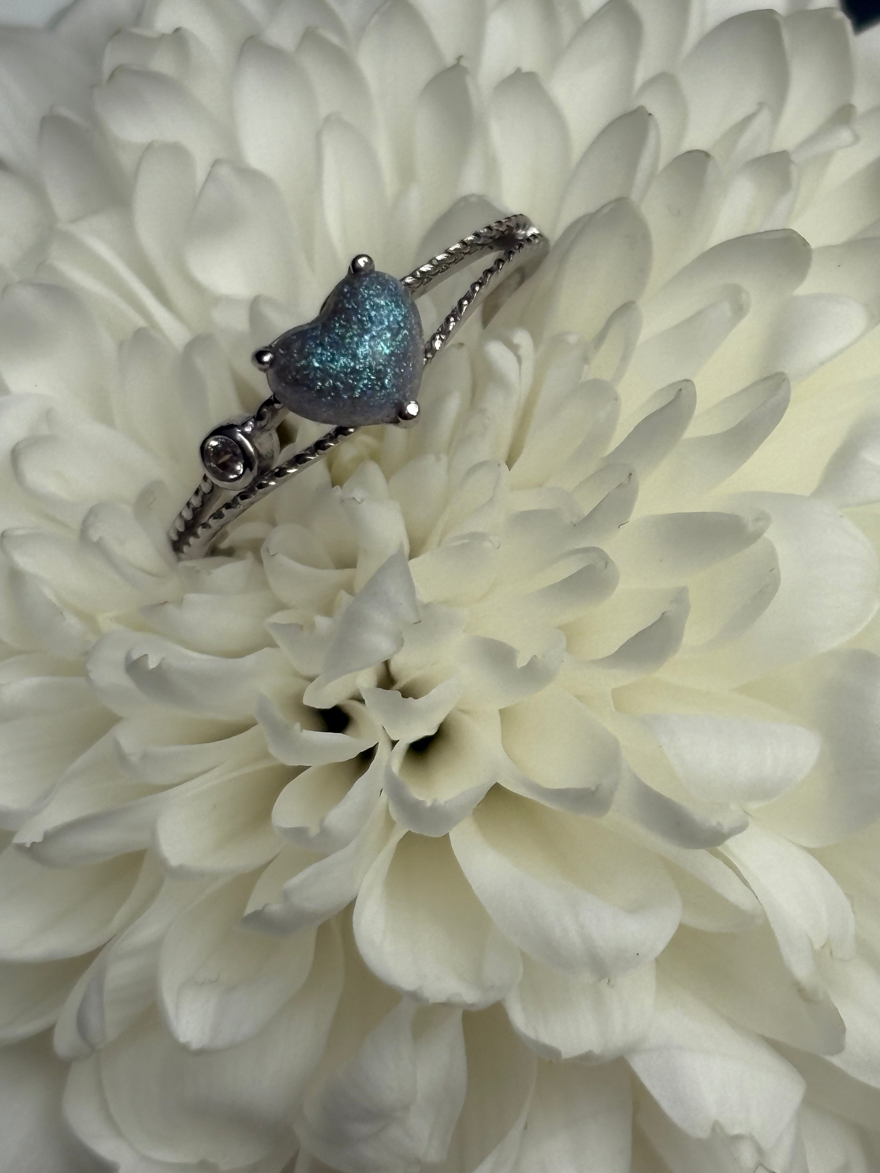 Heart Memorial Ring for Ashes – Custom Engraved Keepsake – Sterling & Gold