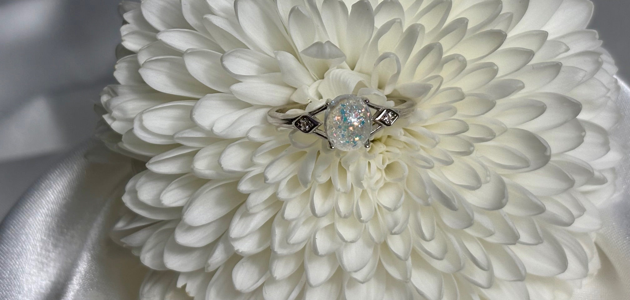 Simply Oval Ring - Minimalist Keepsake Ring for Ashes or Breastmilk