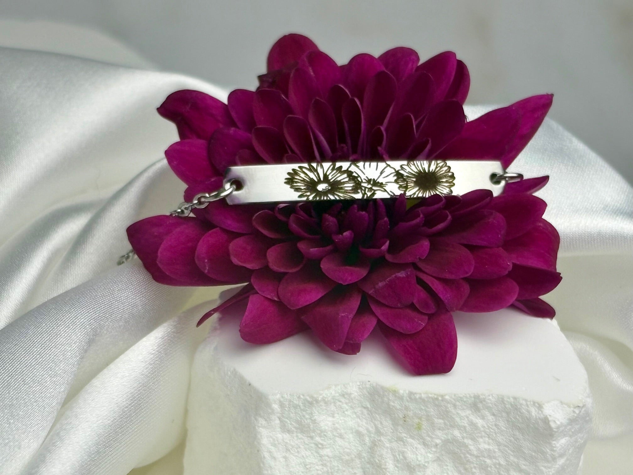 Birth Flower Bracelet - Custom Floral Jewelry Gift