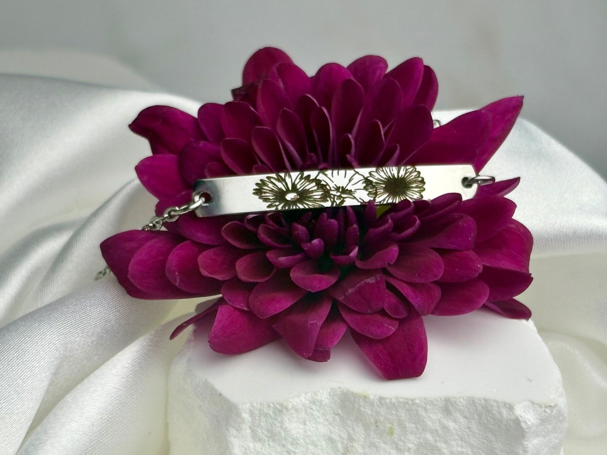 Birth Flower Bracelet - Custom Floral Jewelry Gift