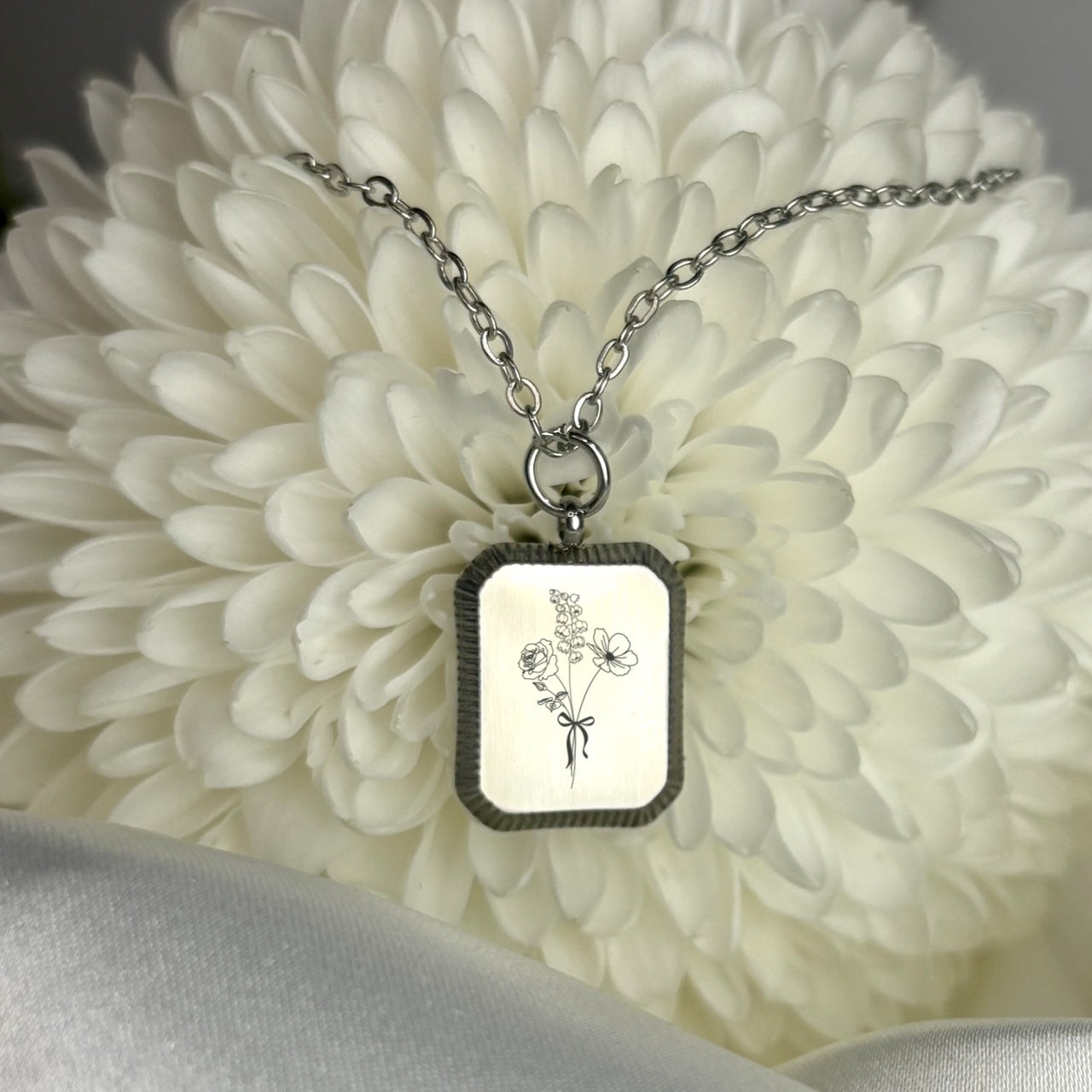 Birth Flower Necklace - Personalized Jewelry