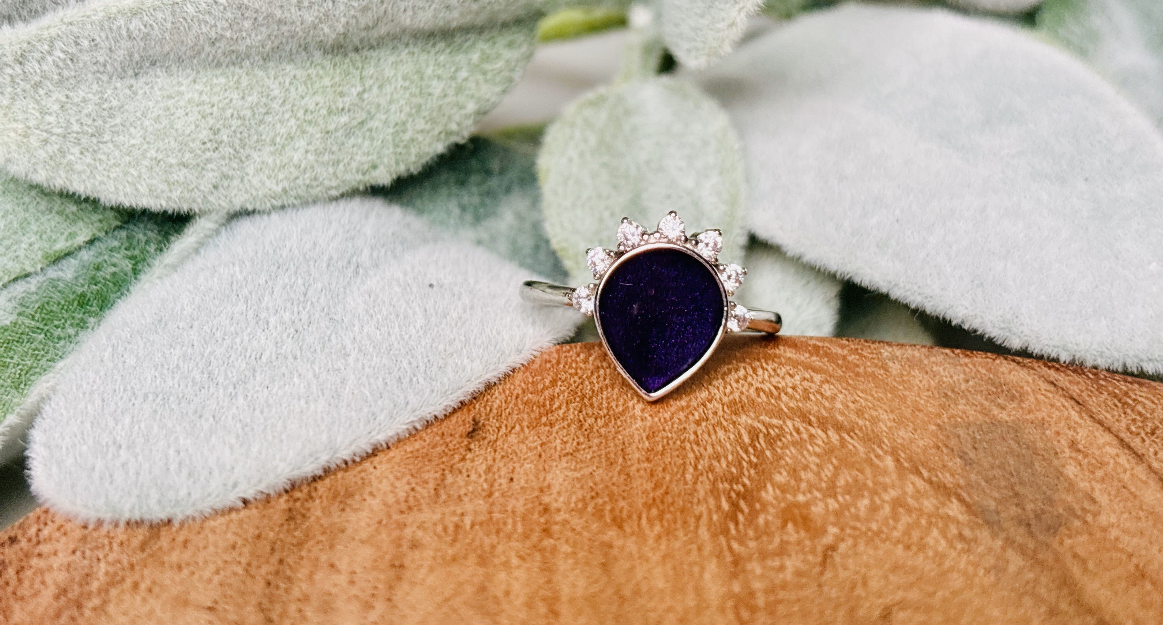 Custom memorial jewelry with ashes inclusion